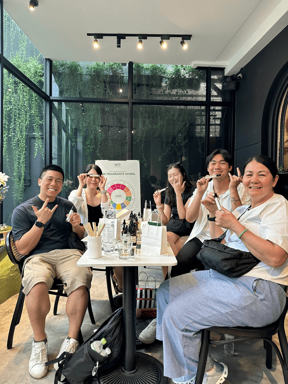 Khám phá thế giới hương thơm và tự tay pha chế lọ nước hoa của bạn (Nguồn: NOTE The Scent Lab)